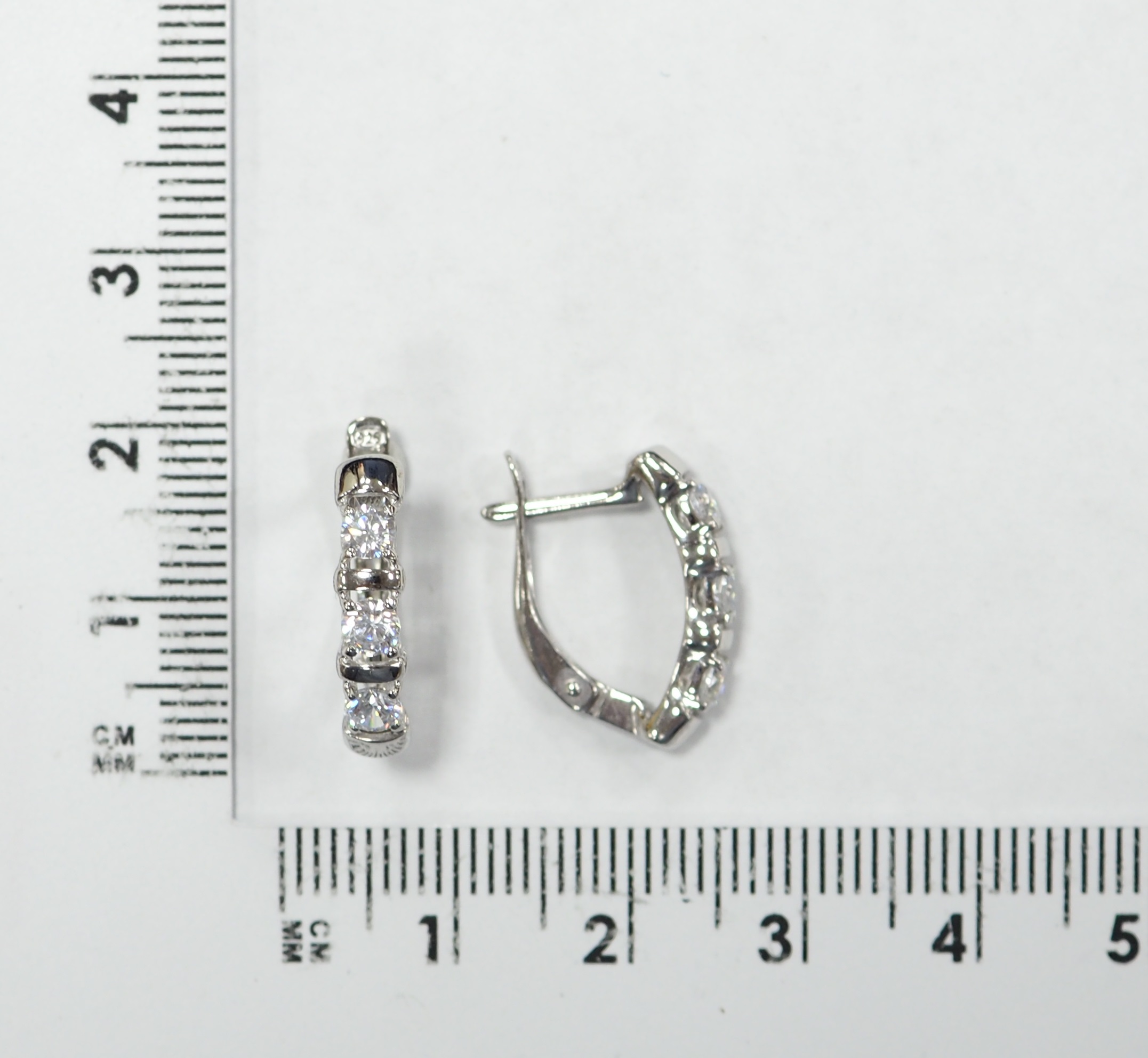 Серебряные серьги 925 пробы; вставки 6 Фианит бесцв.;